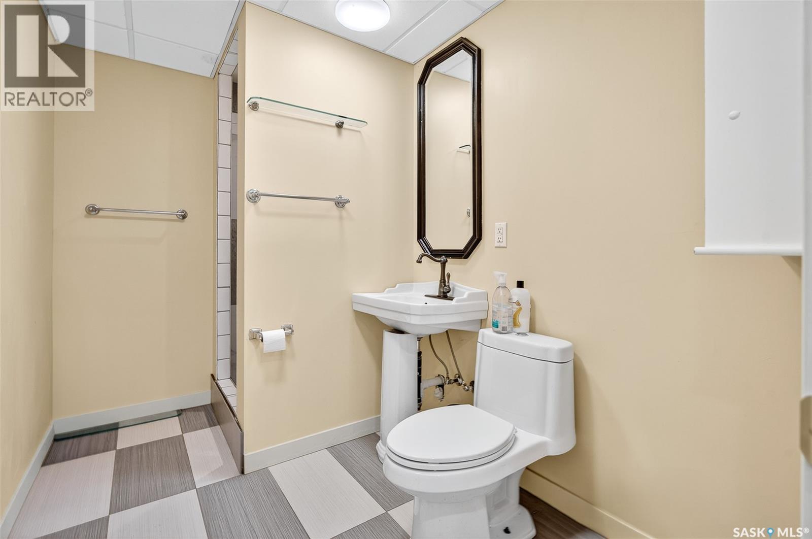 220 Hall STREET W - Image 69