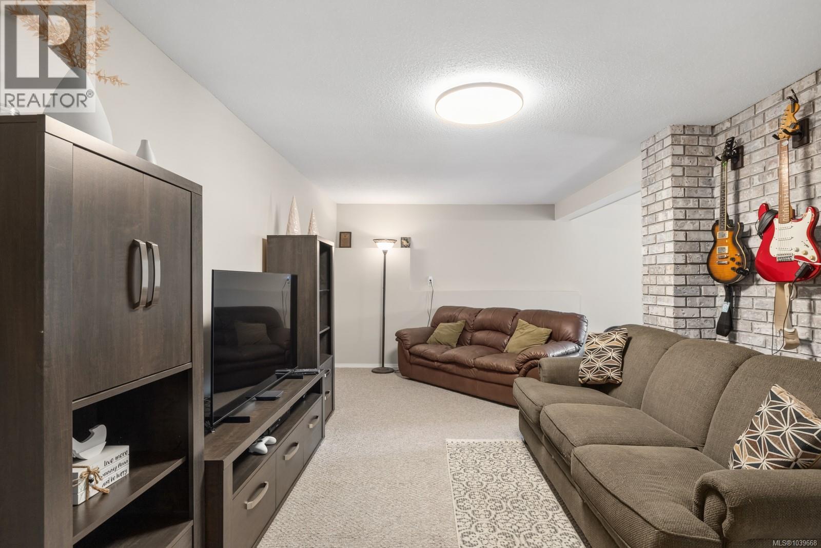 2267 Regina Dr - Image 44