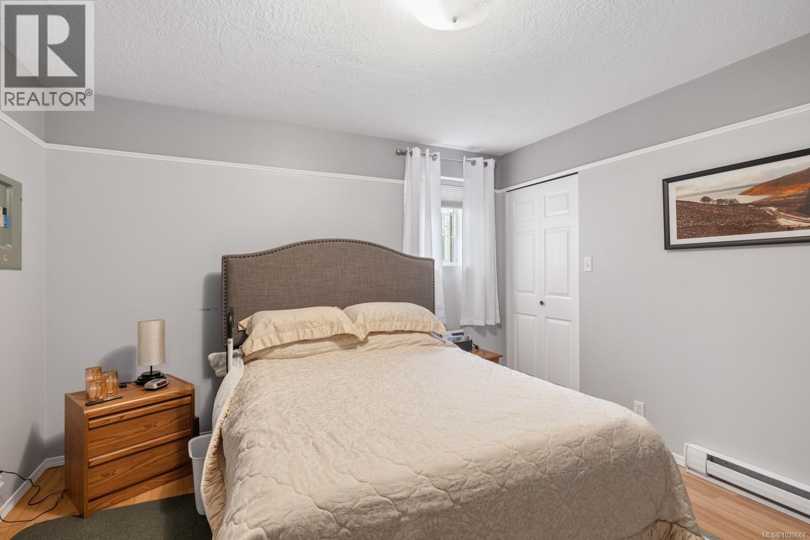 2267 Regina Dr - 40