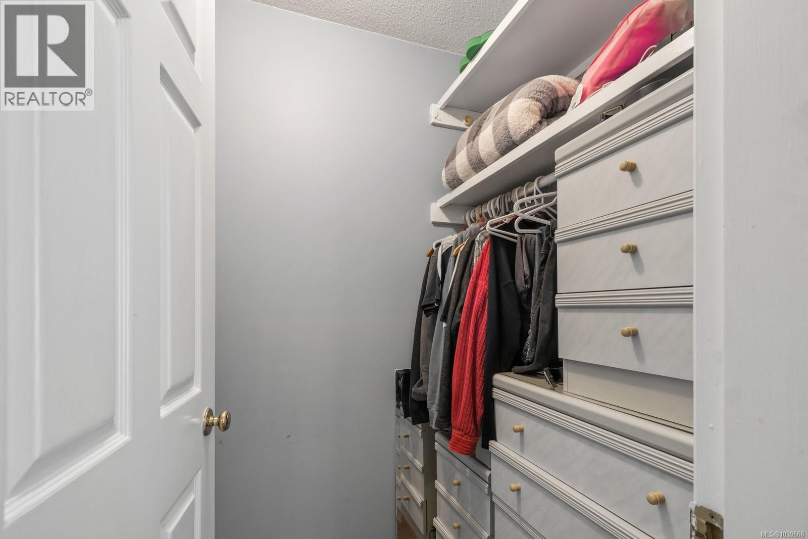 2267 Regina Dr - Image 41