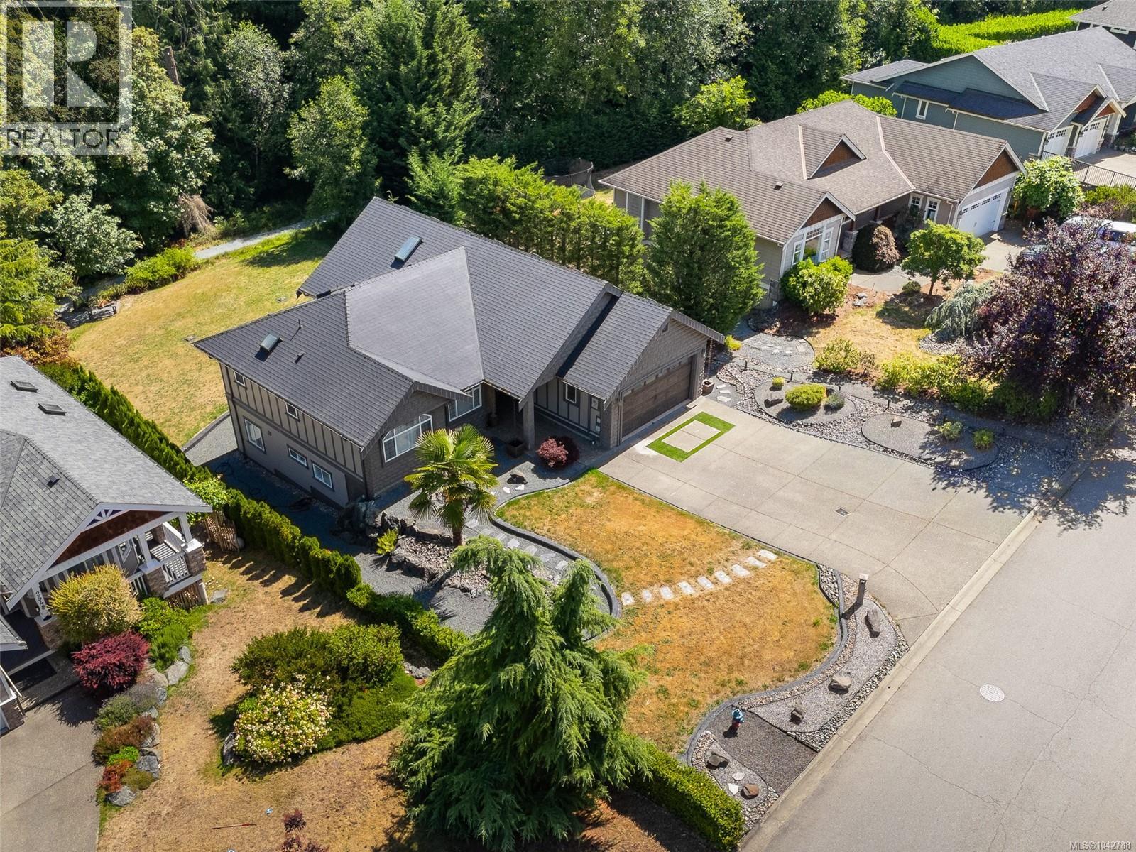 2544 Kinnoull Cres - 5