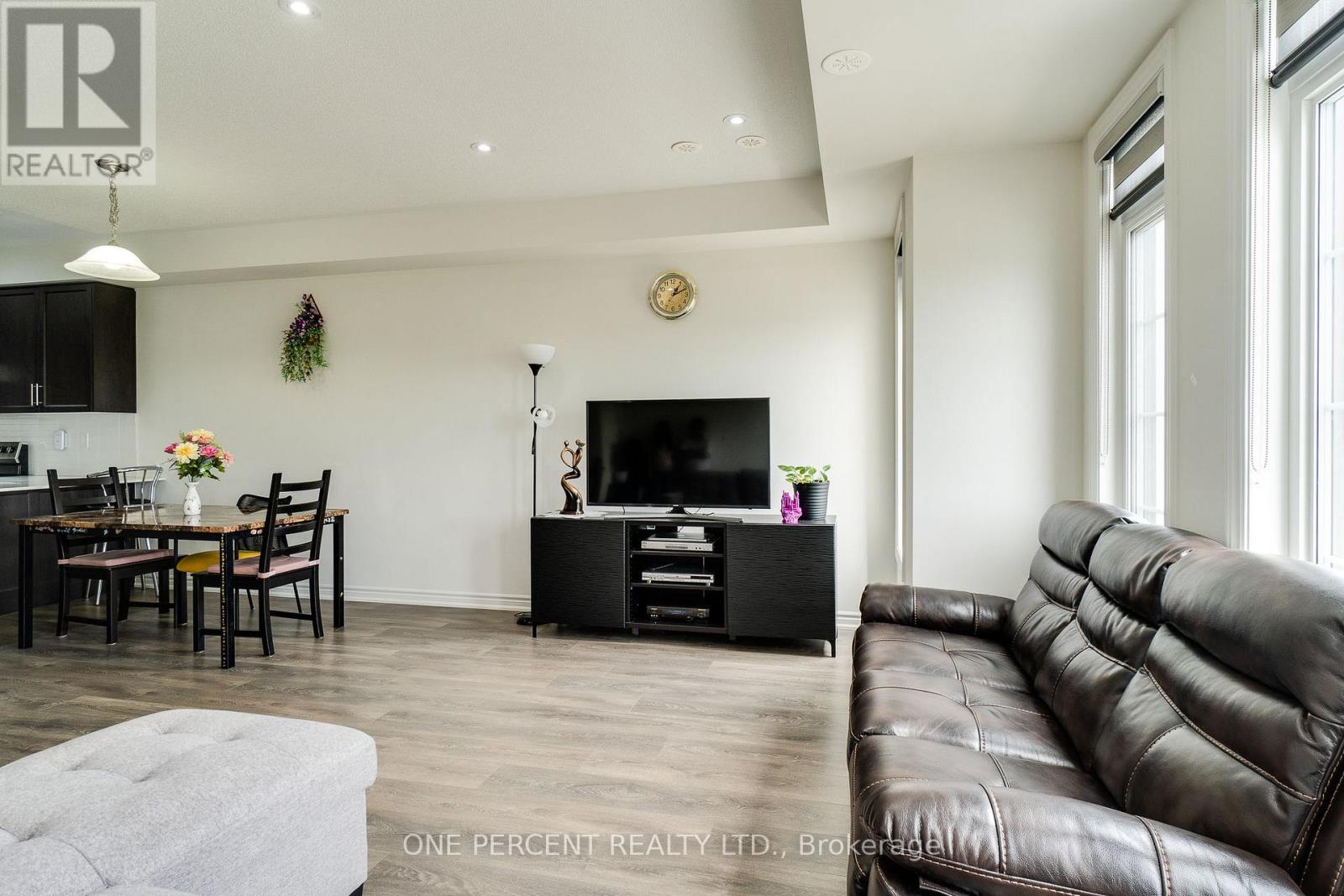387 THIMBLEWEED COURT - 17