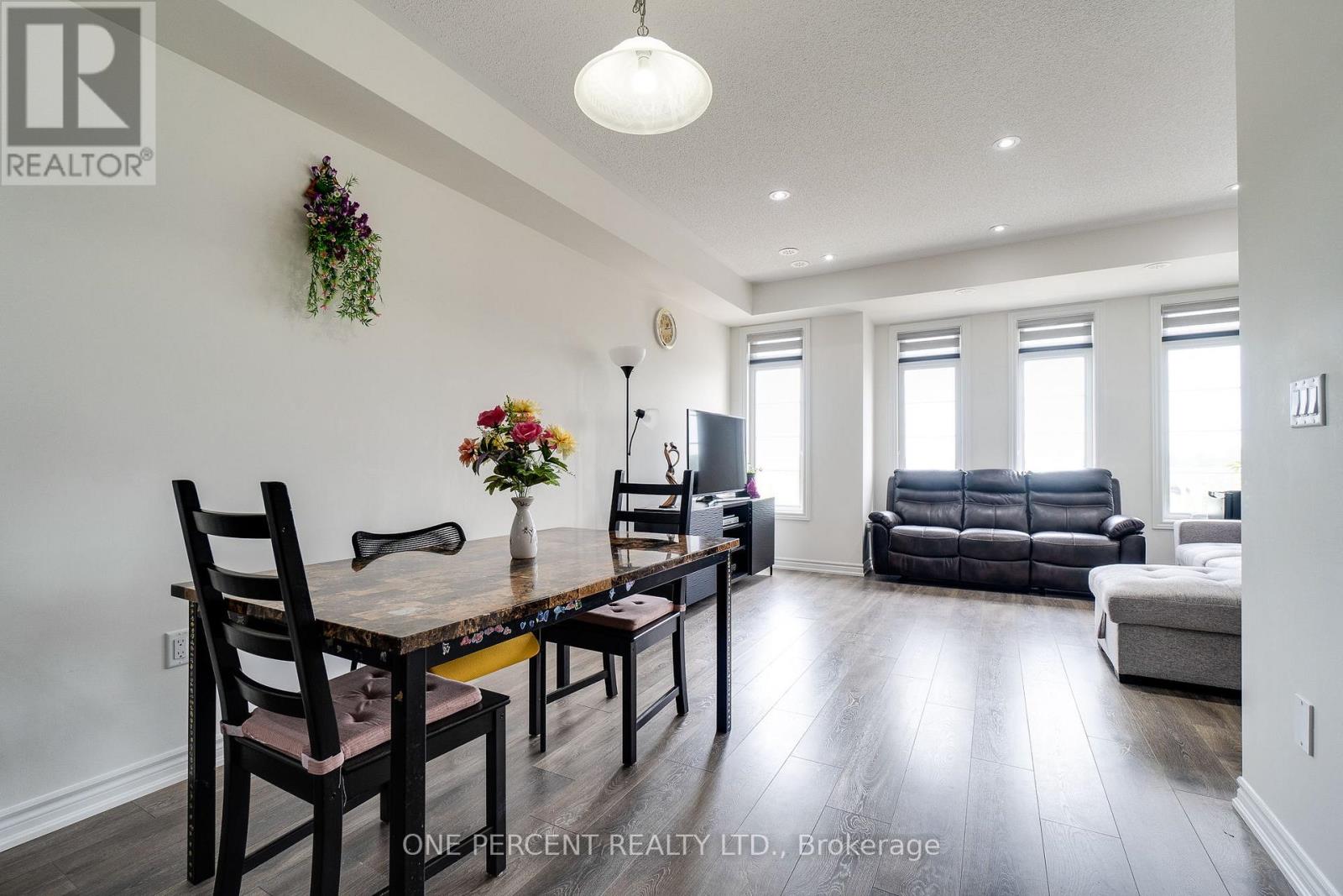 387 THIMBLEWEED COURT - 21