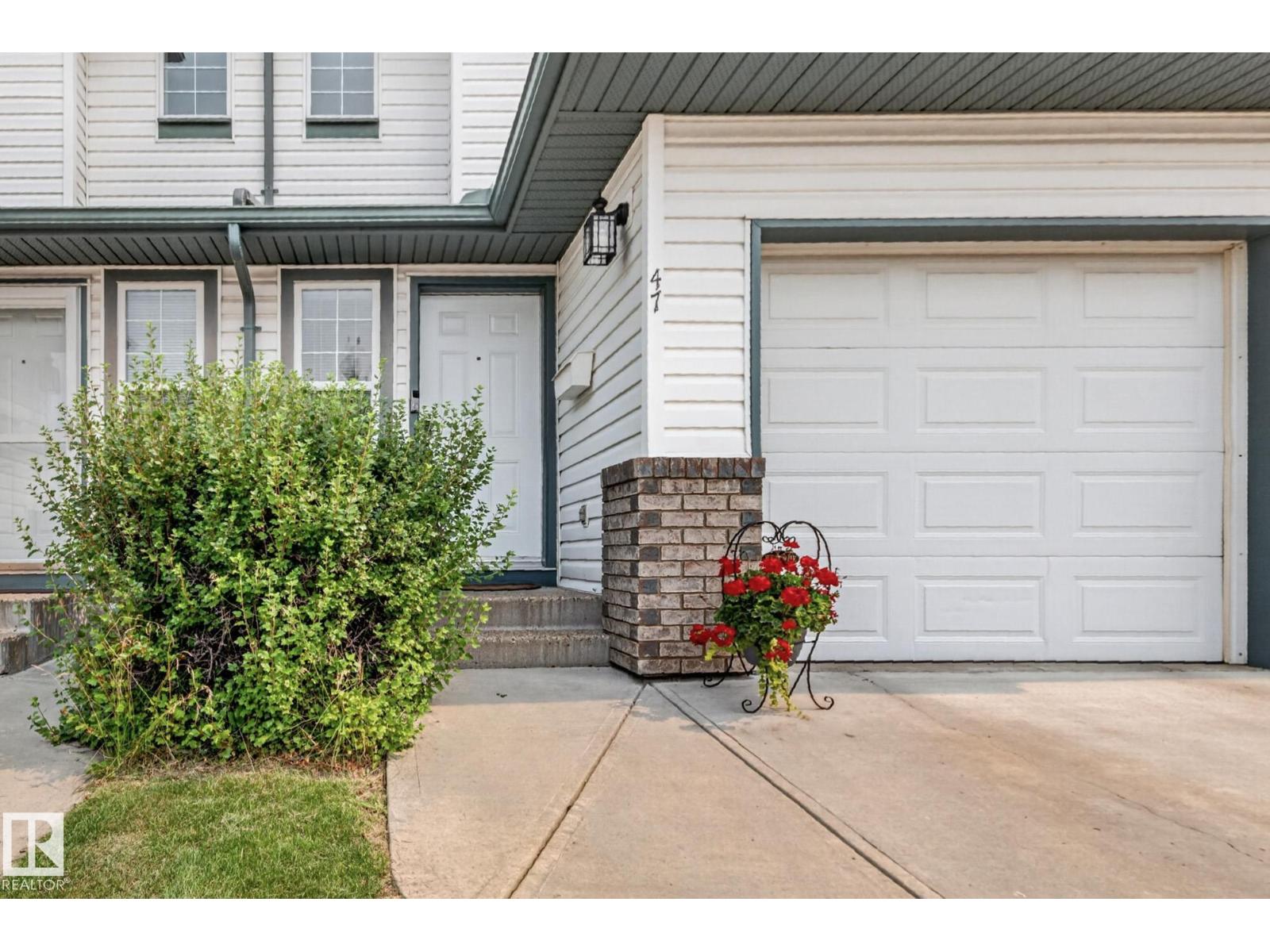#47 16823 84 ST NW, Klarvatten, Edmonton photo 2