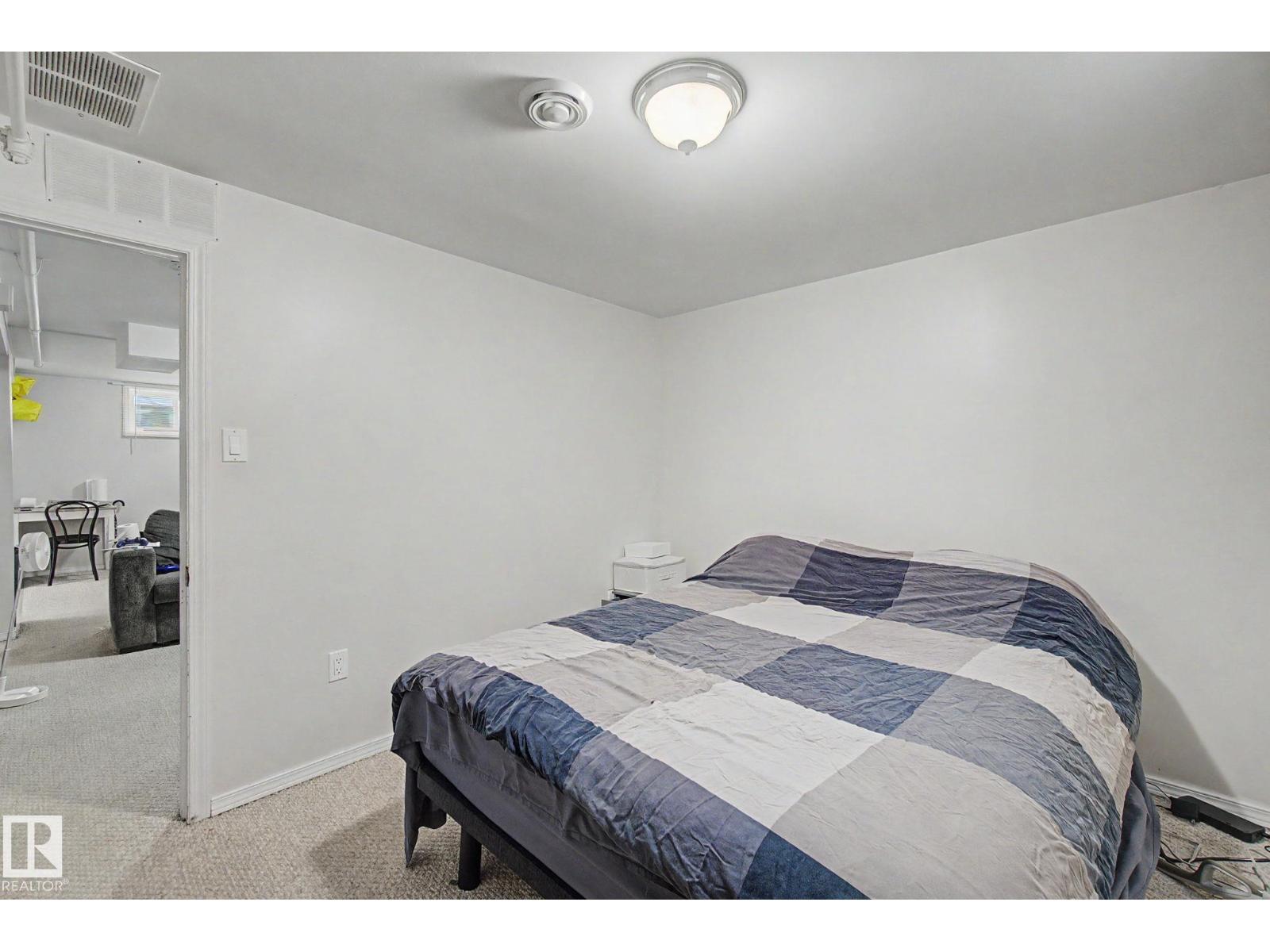 8710 83 AV NW - 14