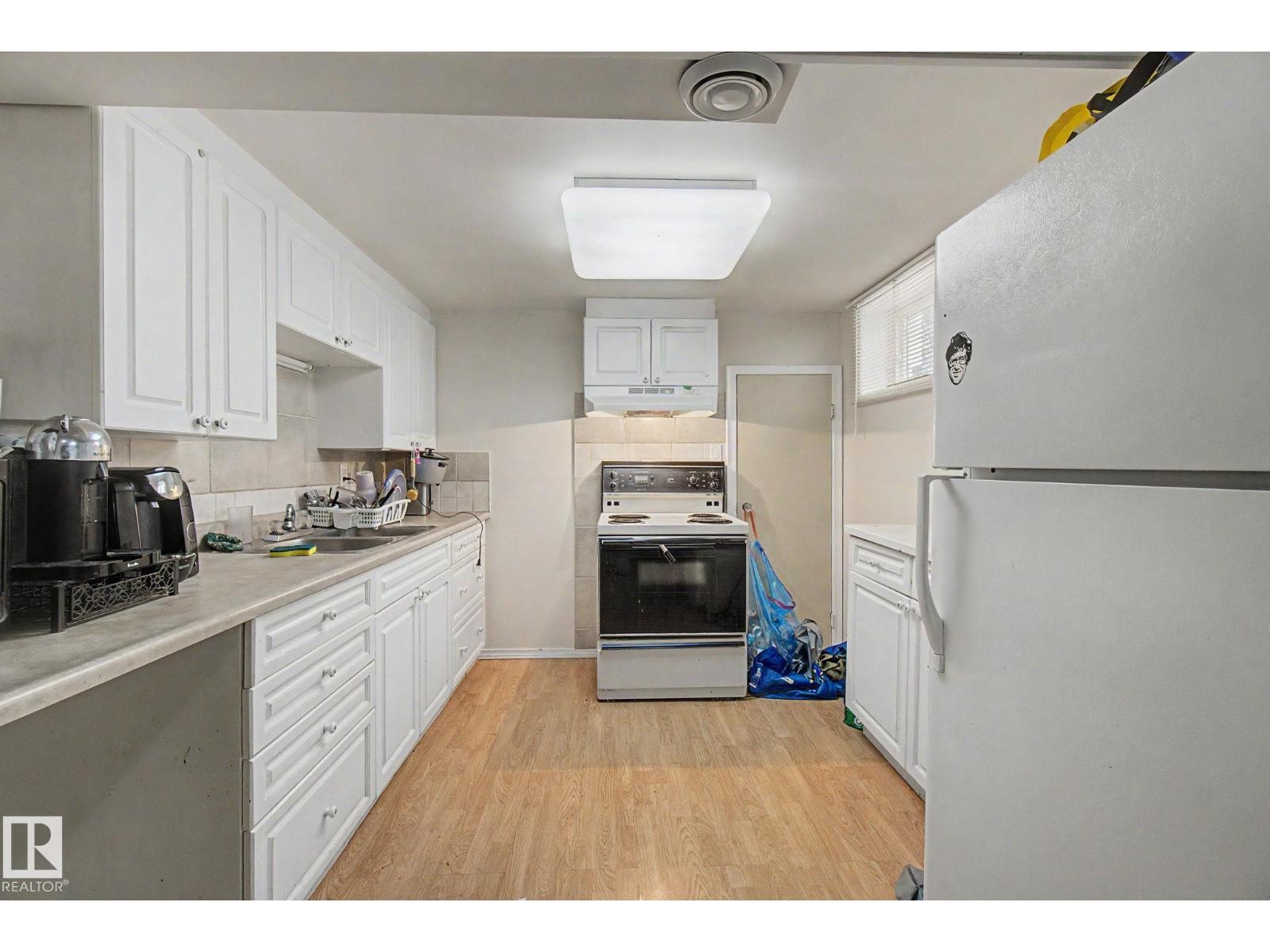 8710 83 AV NW - 16