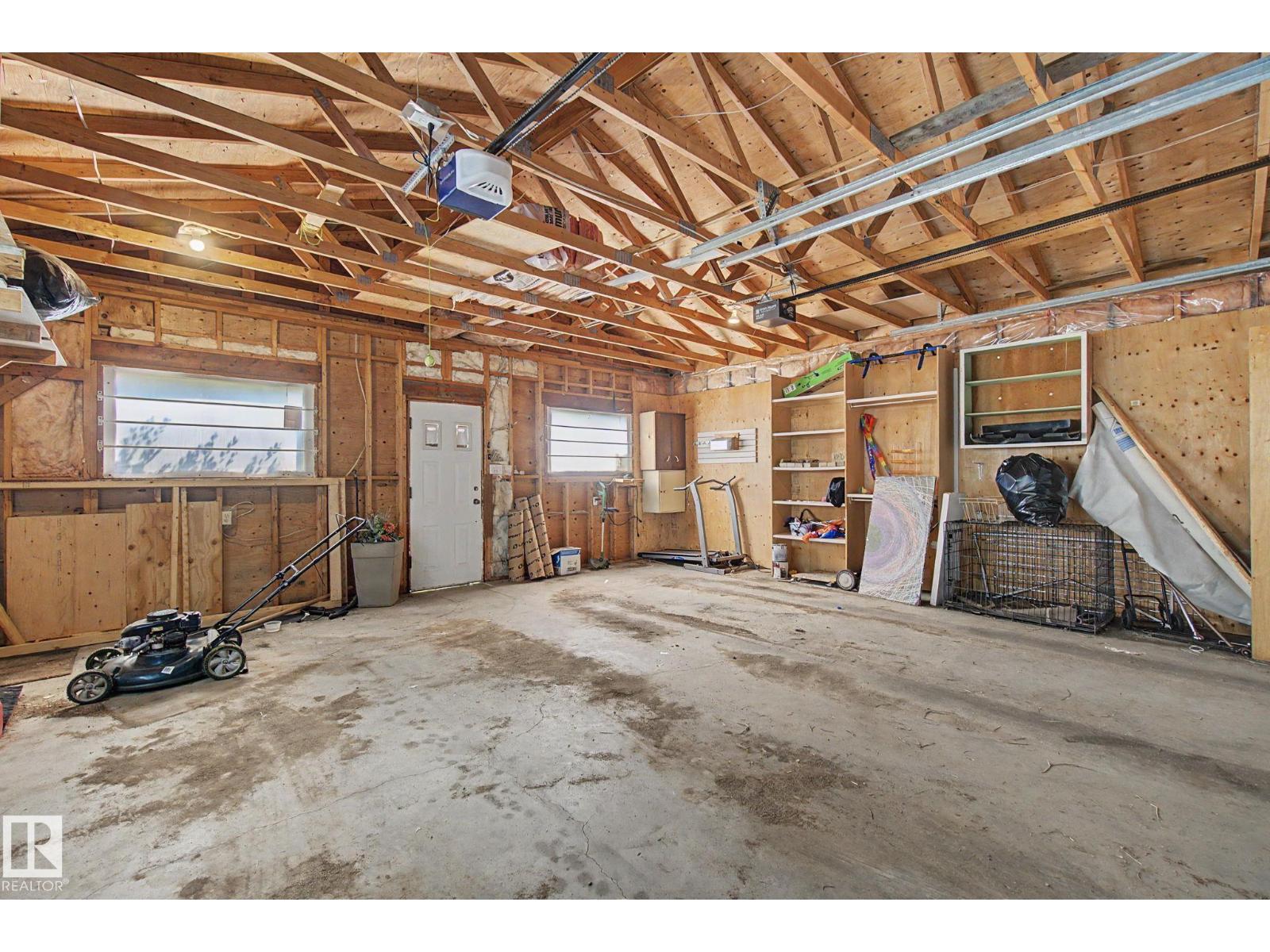 8710 83 AV NW - 20