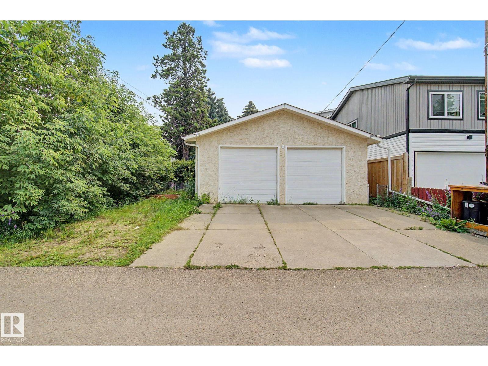 8710 83 AV NW - 21