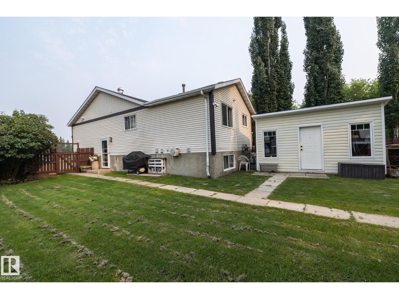 4617 35 AV NW - 34