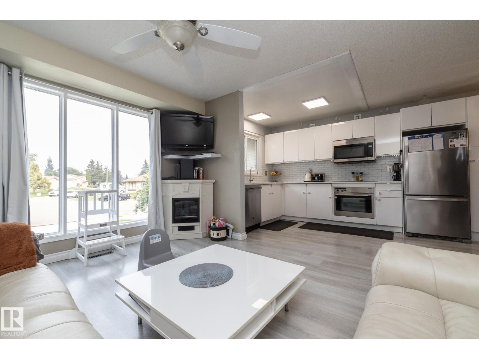 4617 35 AV NW - 11
