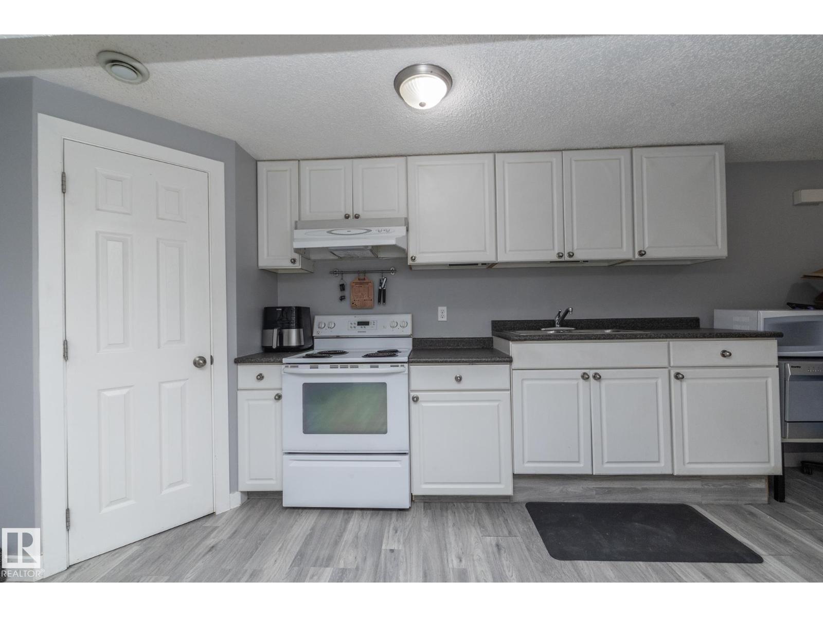 4617 35 AV NW - 24