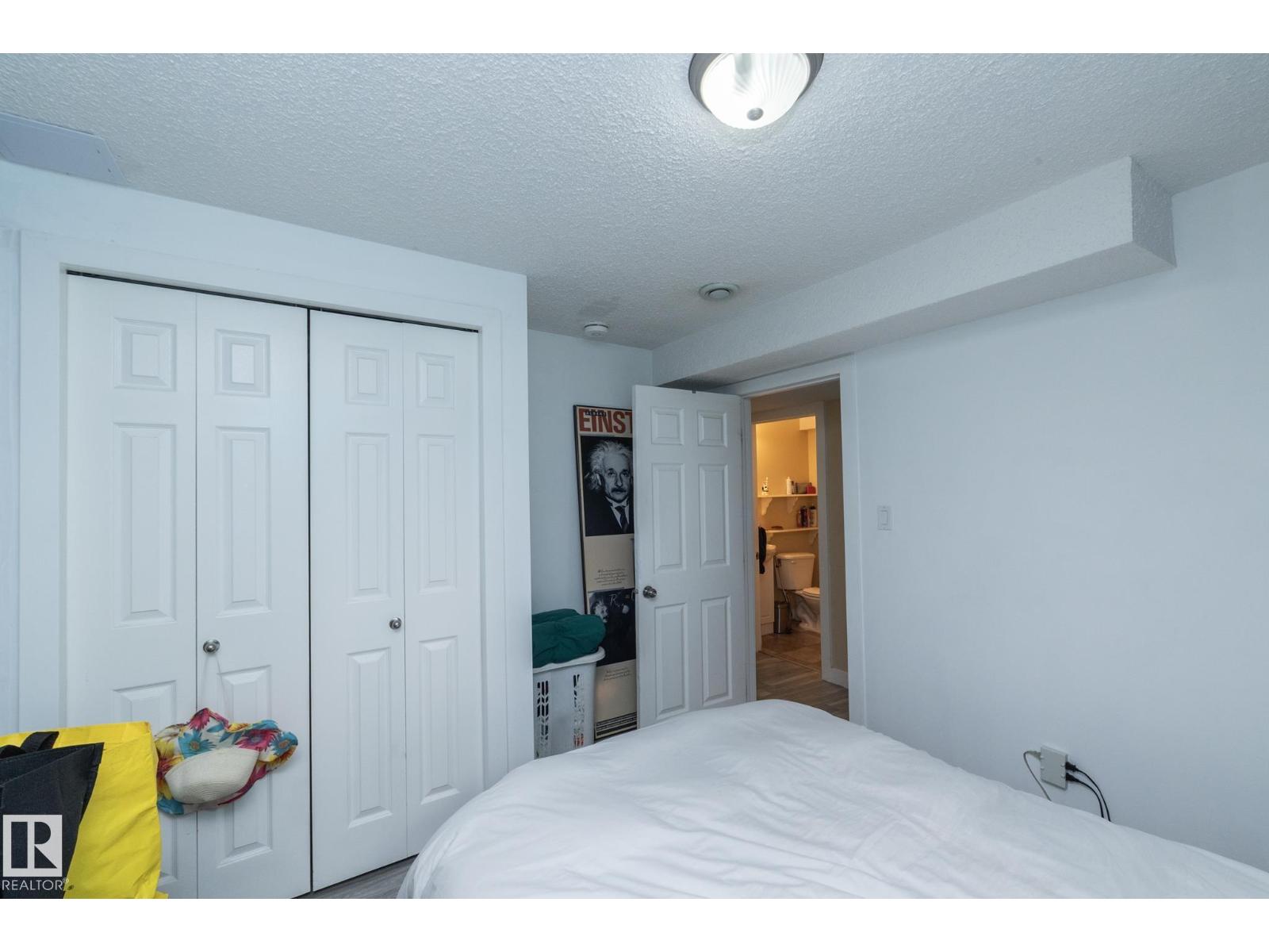4617 35 AV NW - 30
