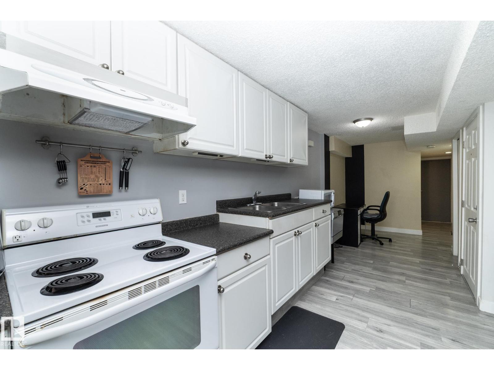 4617 35 AV NW - 25