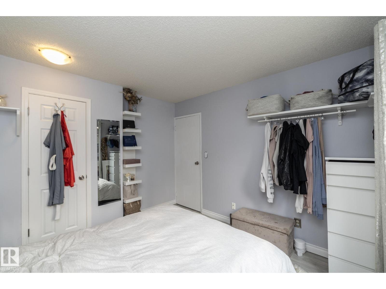 4617 35 AV NW - 16