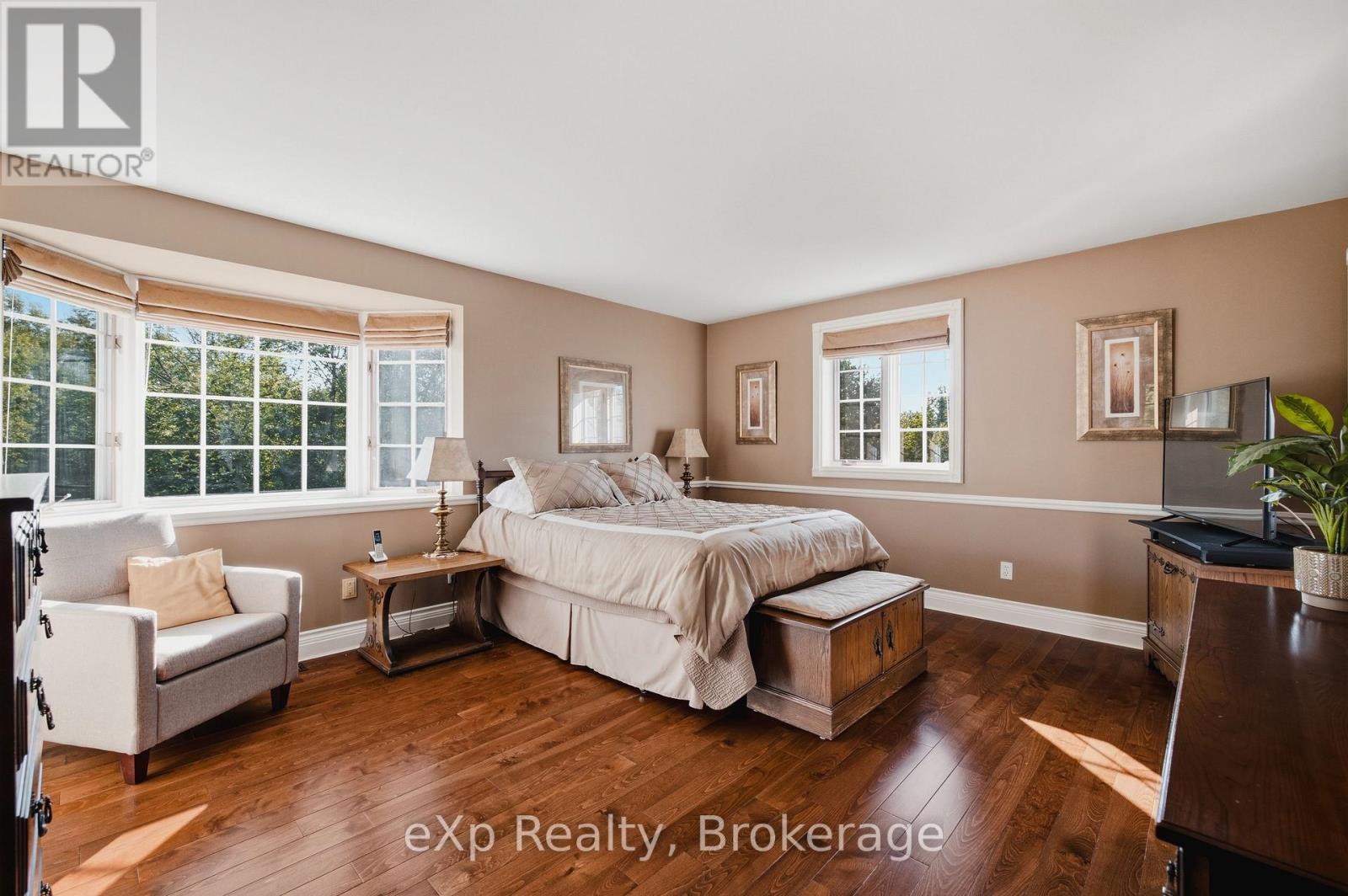 243204 SOUTHGATE 24 ROAD - 27
