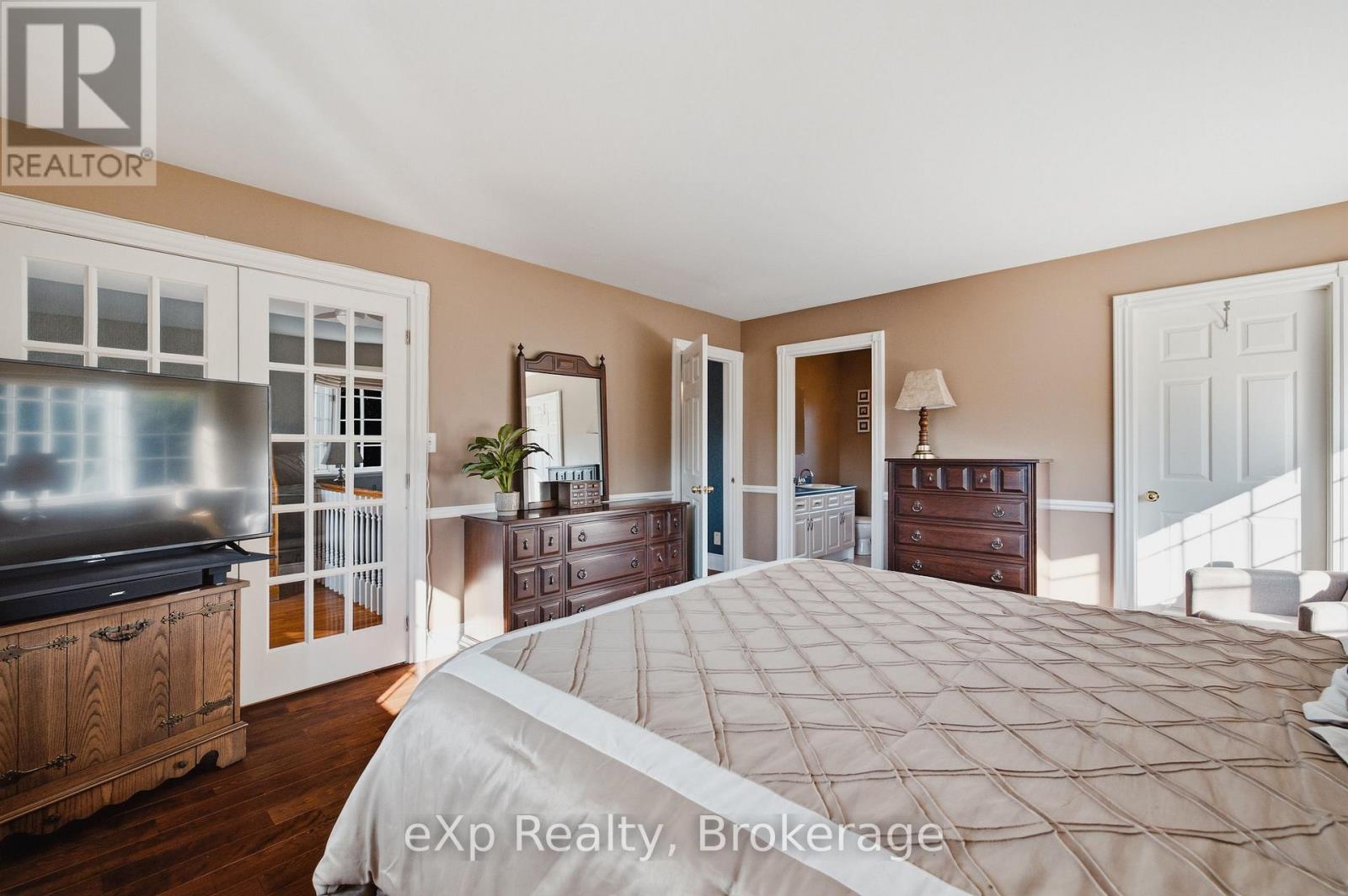 243204 SOUTHGATE 24 ROAD - 28