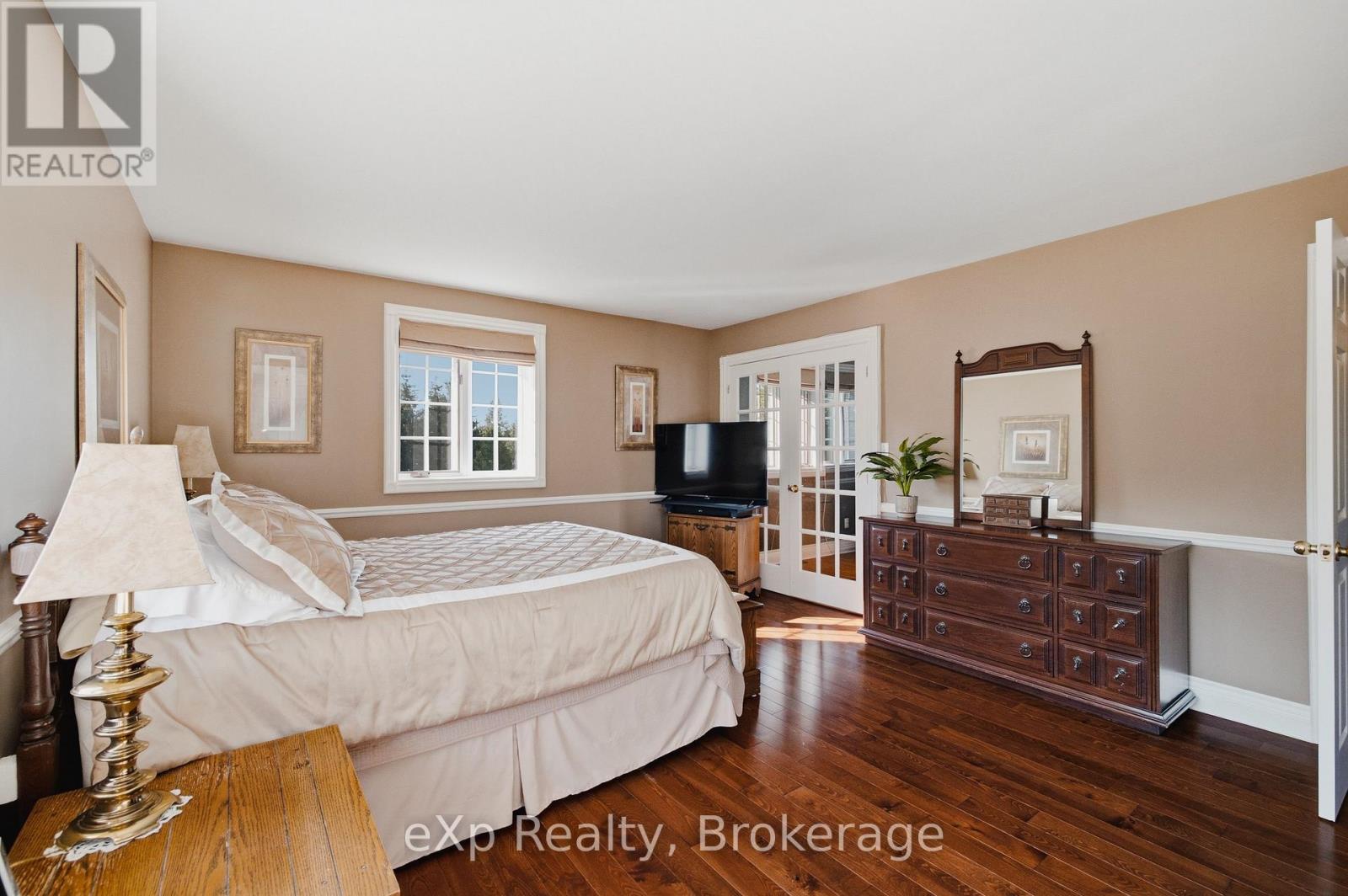 243204 SOUTHGATE 24 ROAD - 32
