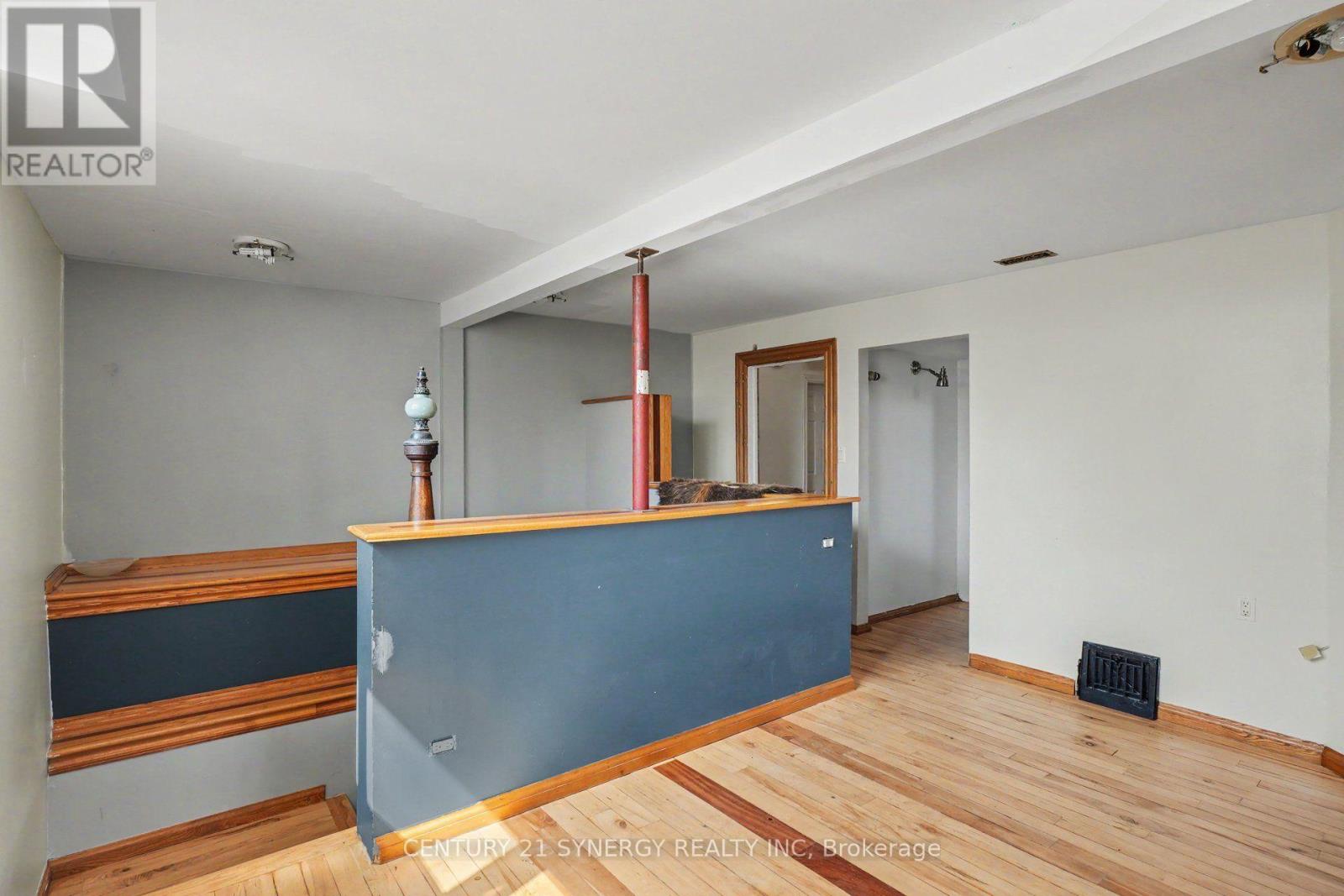 38 MAIN STREET E - 14