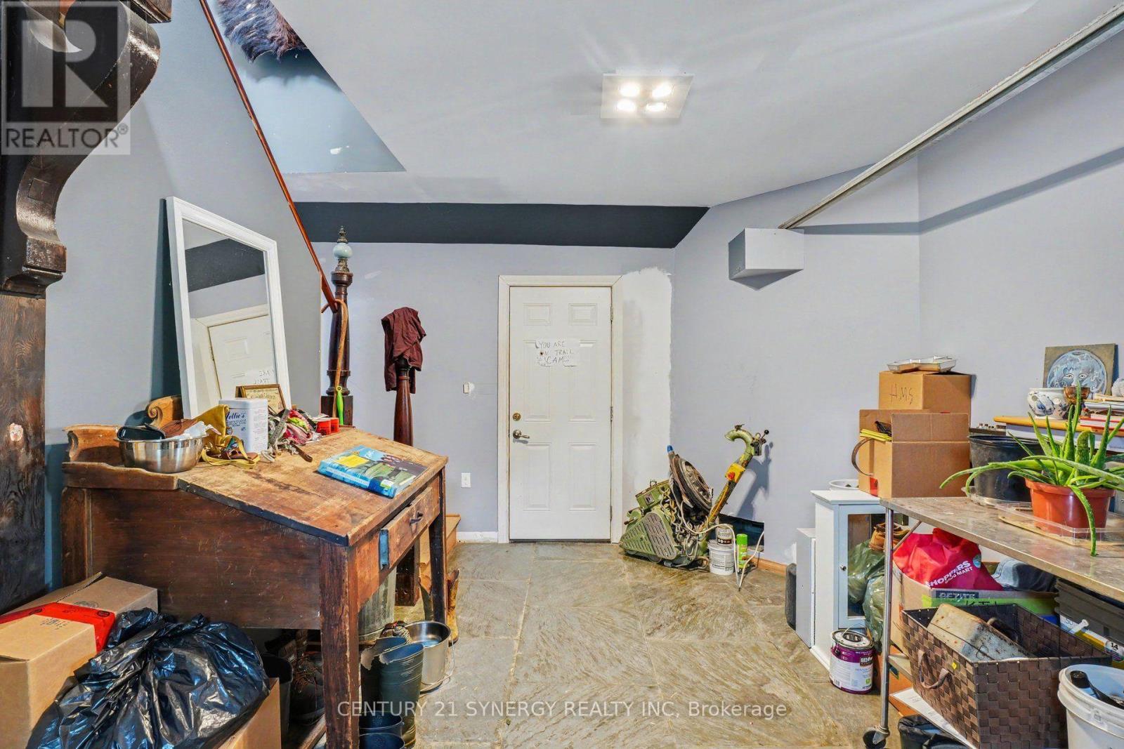 38 MAIN STREET E - 16