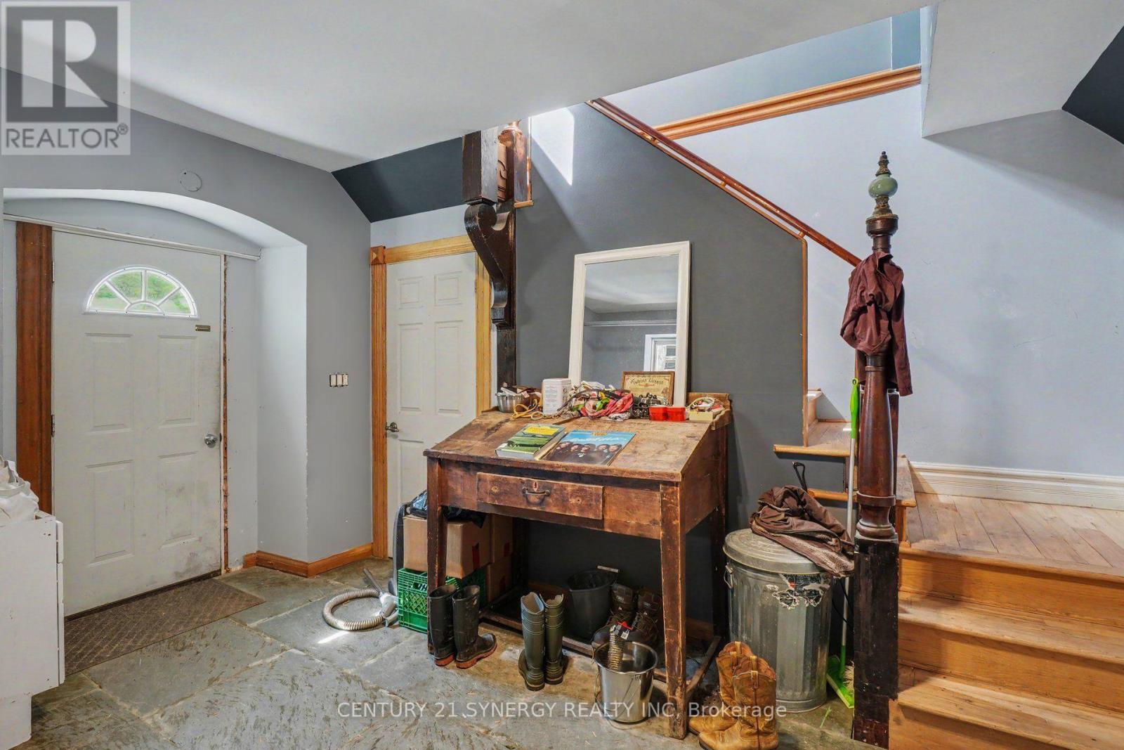 38 MAIN STREET E - 17