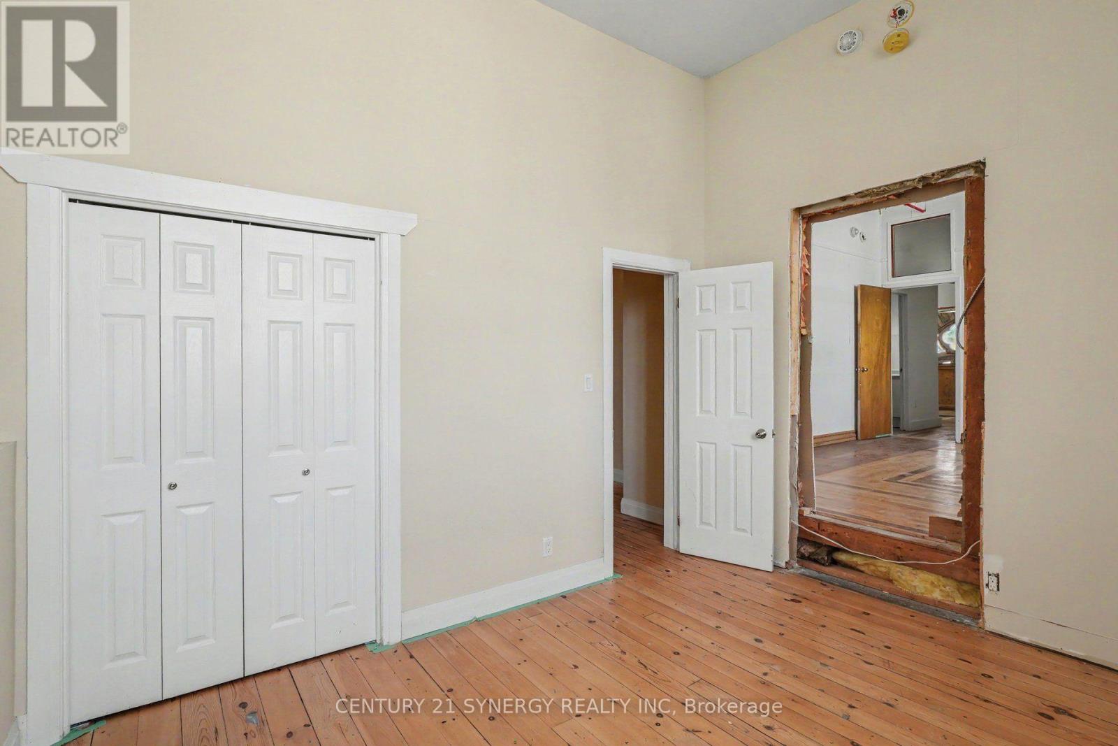 38 MAIN STREET E - 20