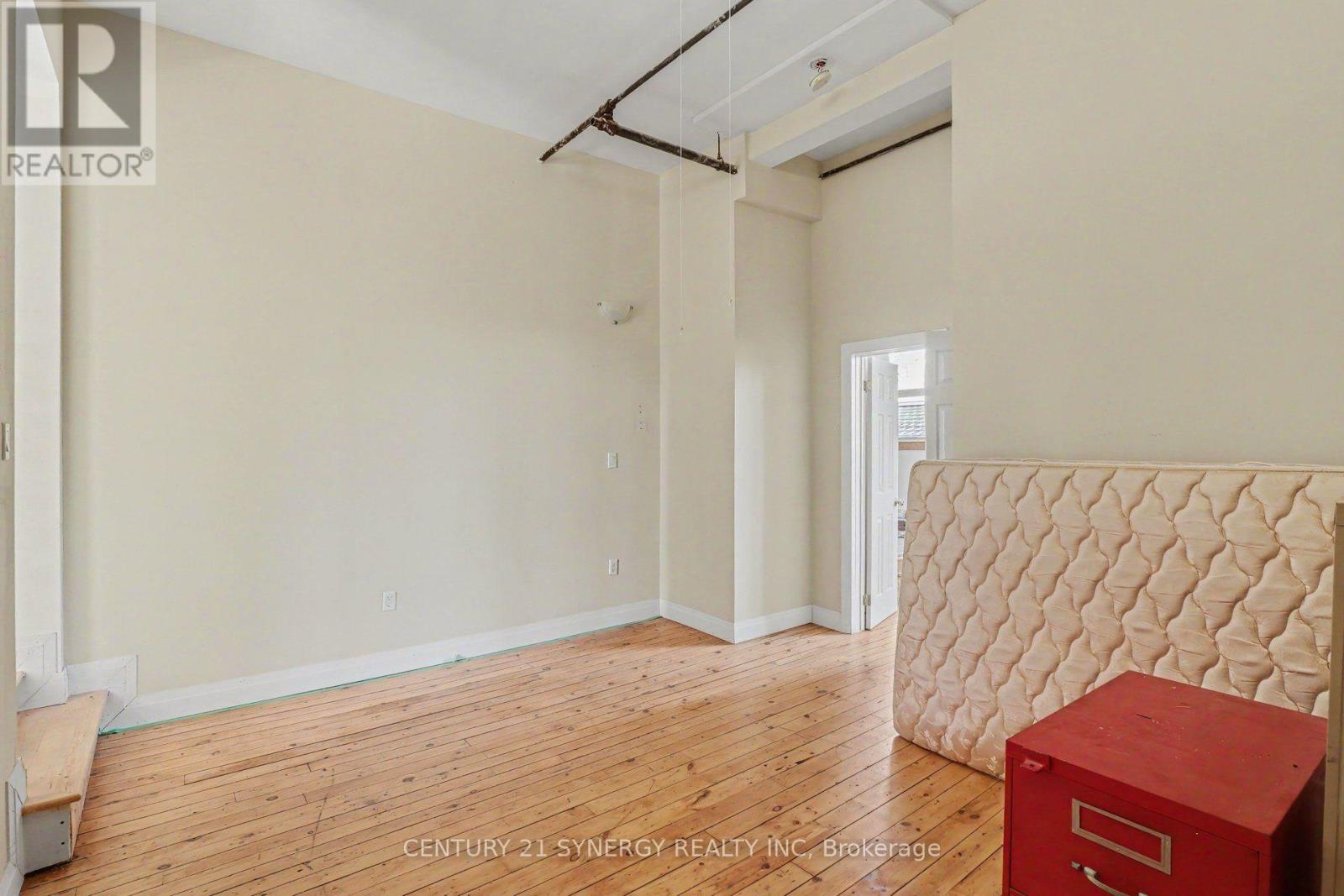 38 MAIN STREET E - 29
