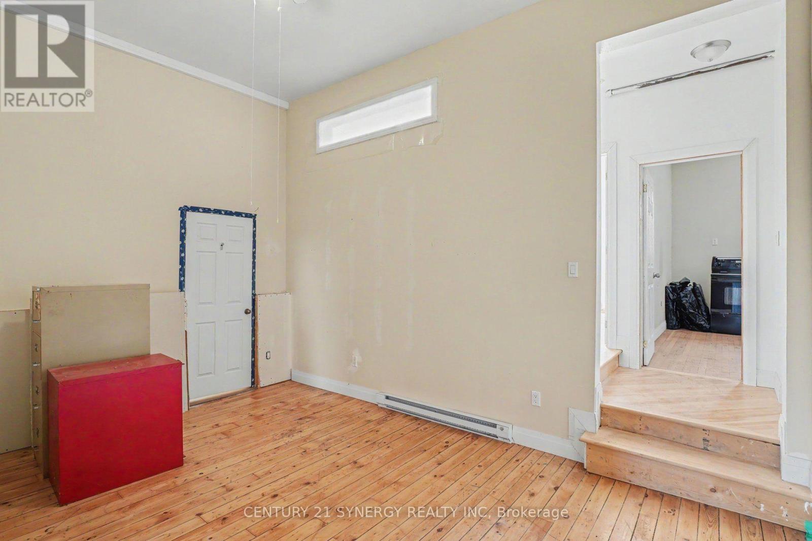 38 MAIN STREET E - 28