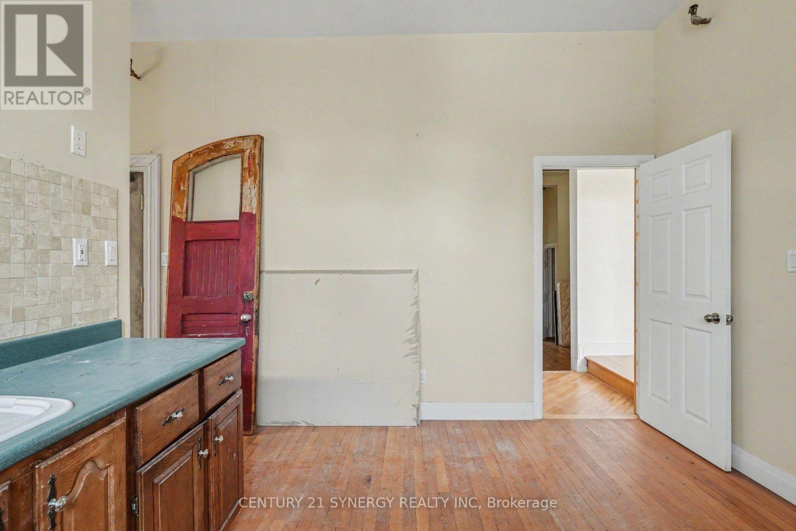 38 MAIN STREET E - 36