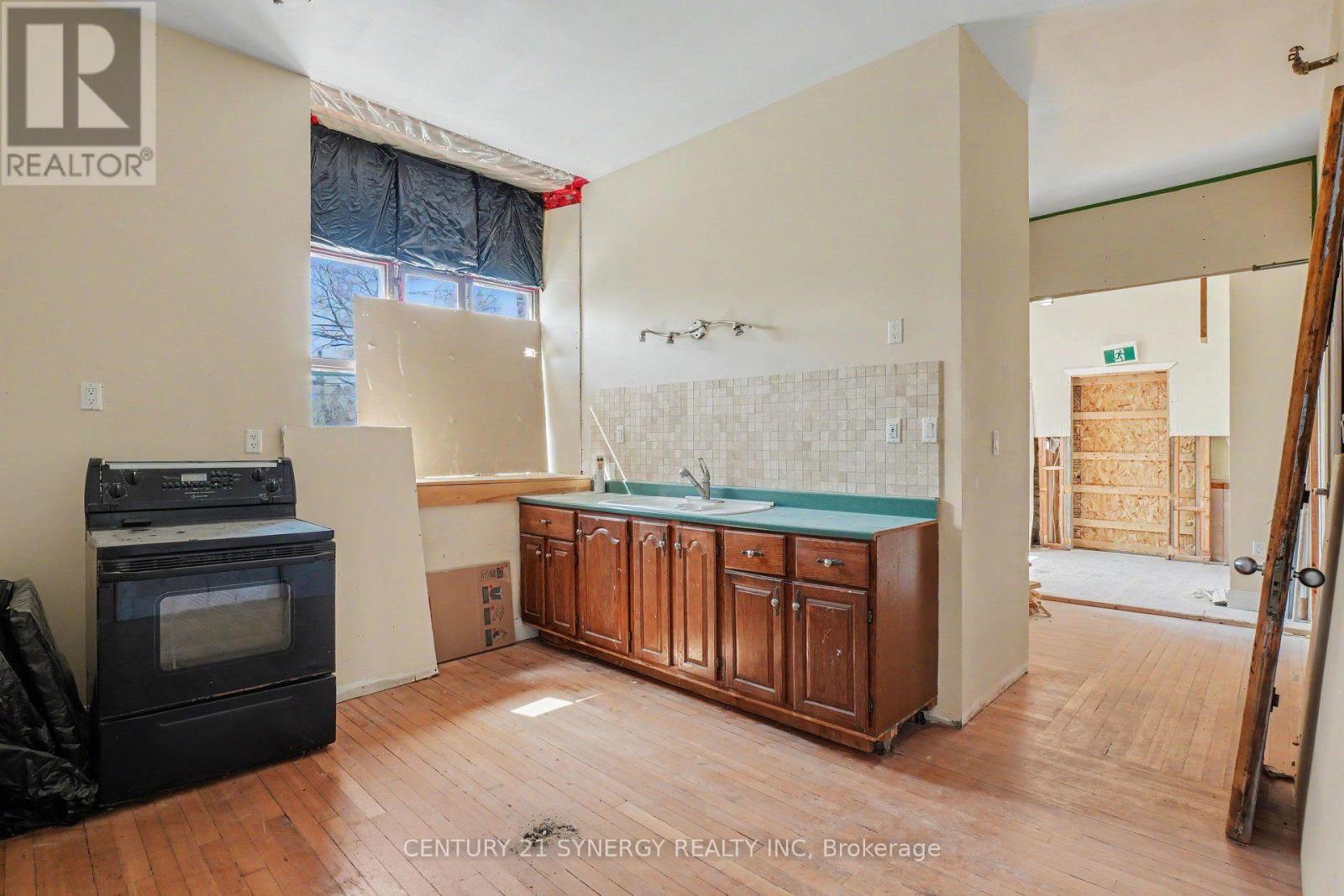 38 MAIN STREET E - 34