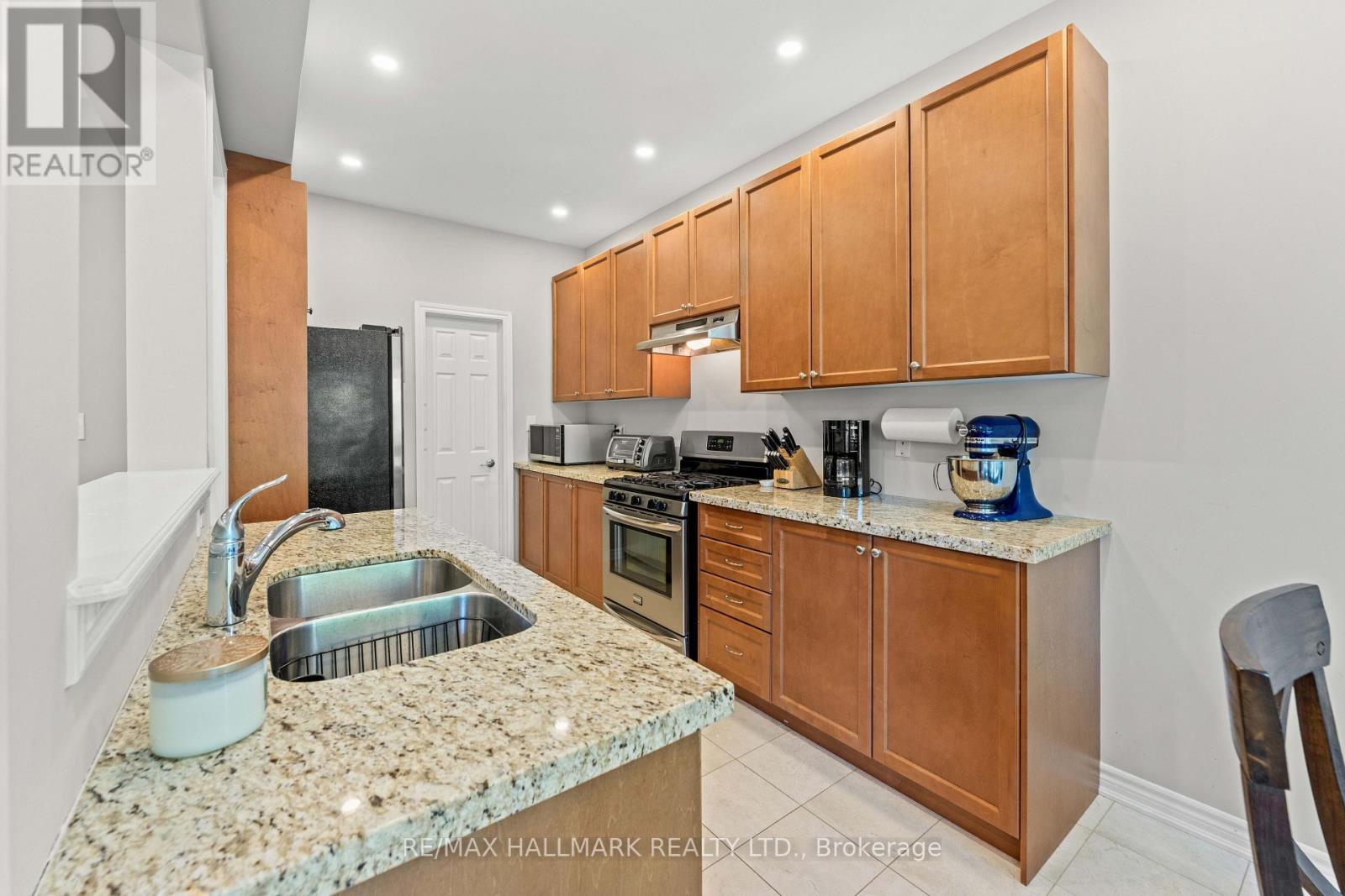 15 GAMBLE GLEN CRESCENT - Image 10