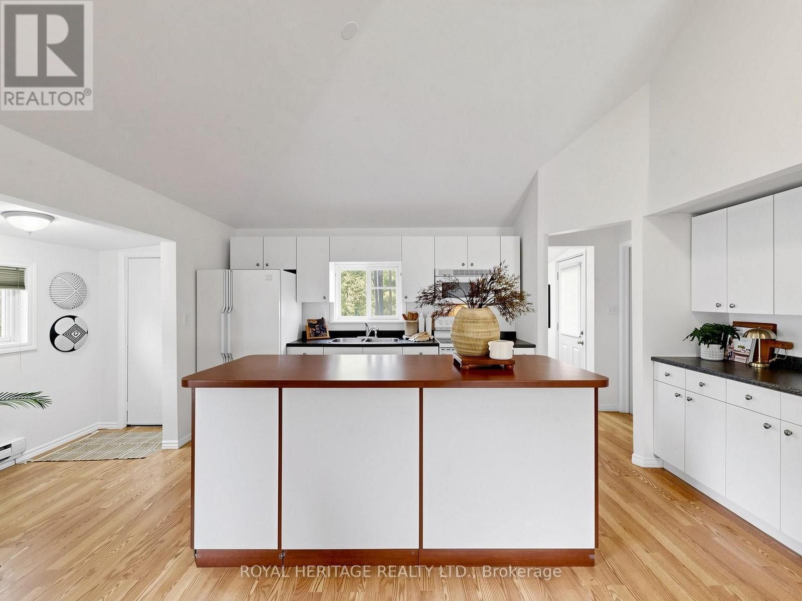 24 RIDGE AVENUE - Image 10