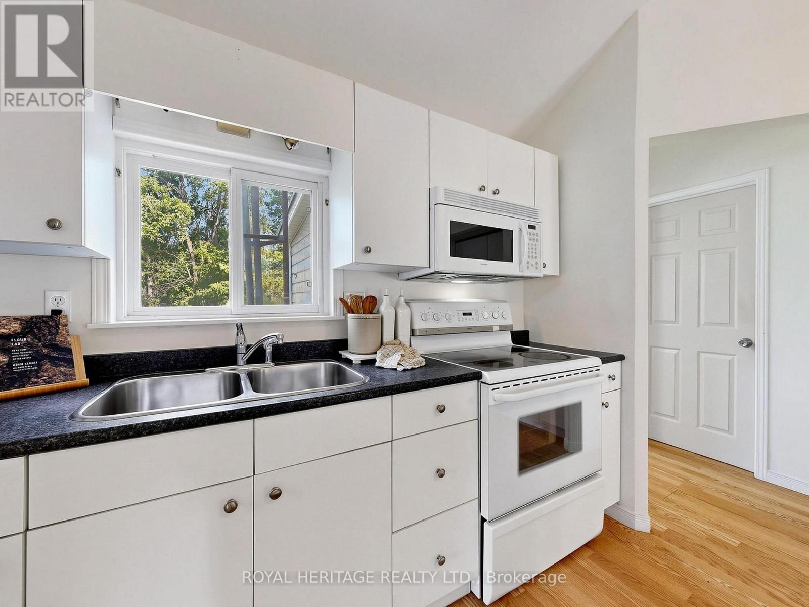 24 RIDGE AVENUE - Image 11