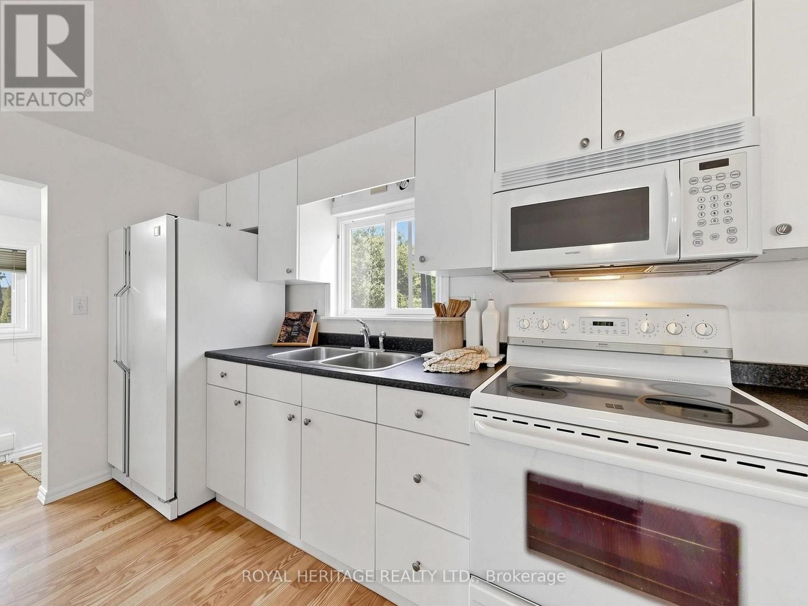 24 RIDGE AVENUE - Image 12