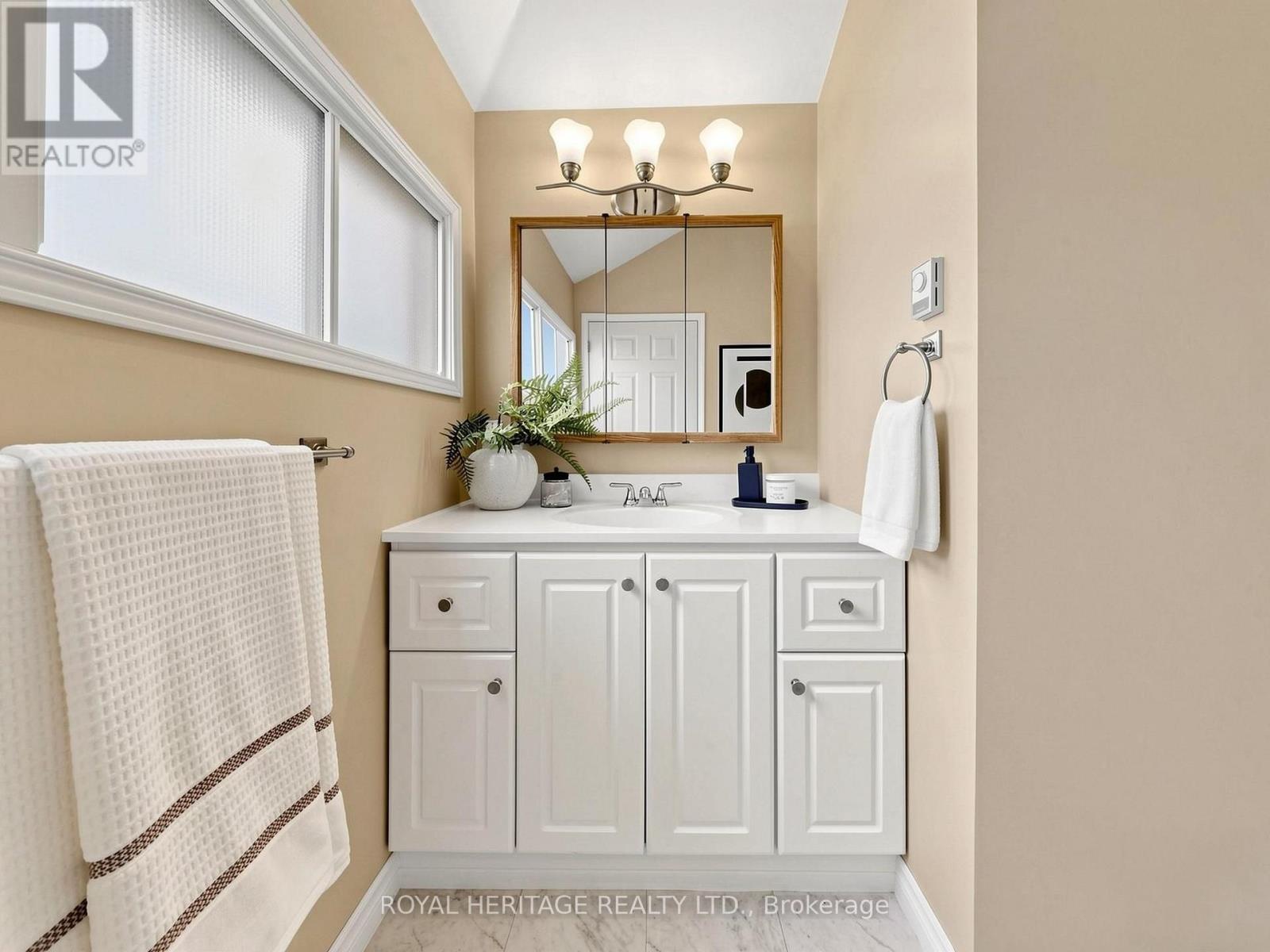 24 RIDGE AVENUE - Image 20