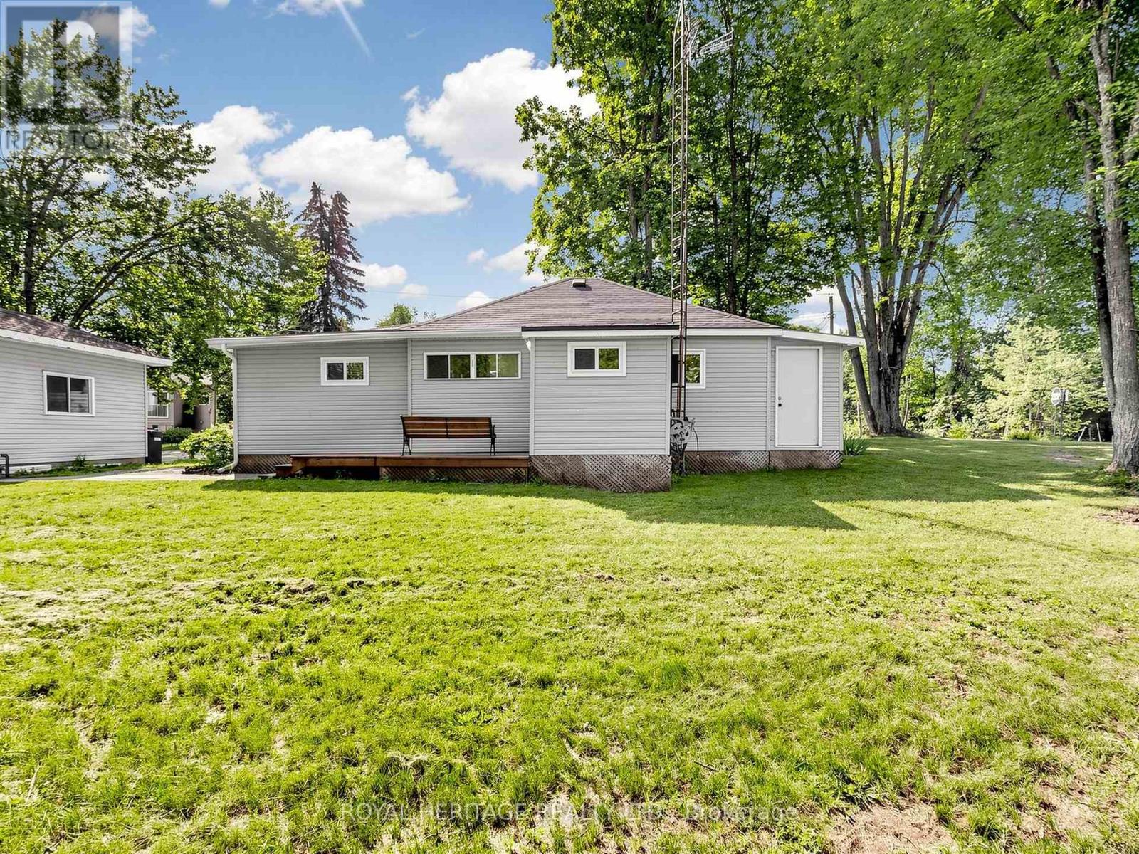 24 RIDGE AVENUE - 23