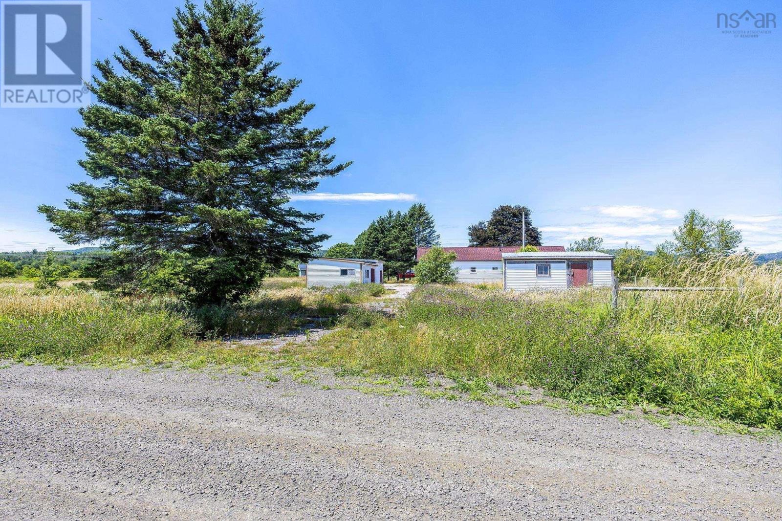 7496 1 Highway - 24