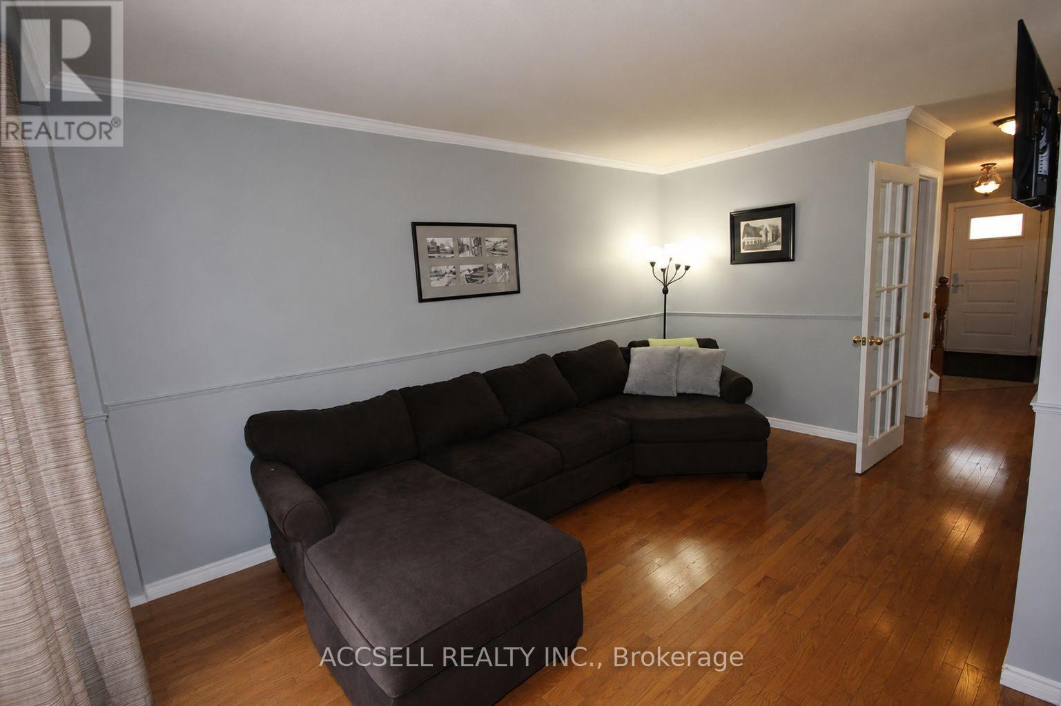 877 SHELBORNE STREET - 7