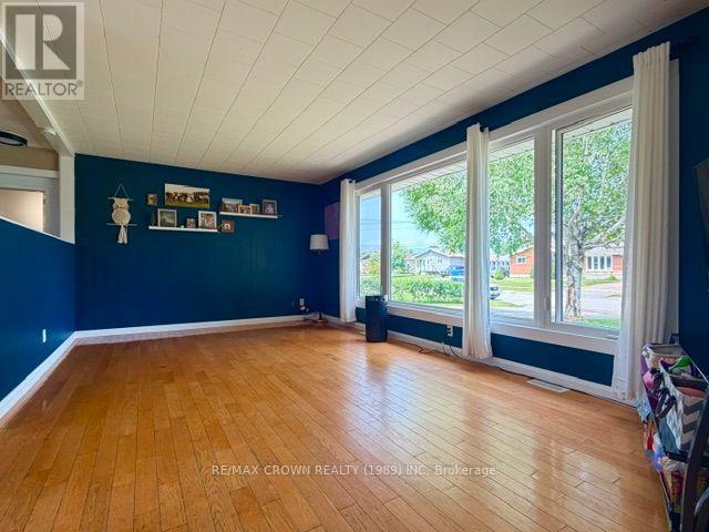 1305 ALEXANDRA STREET - 13