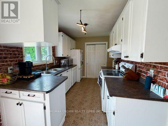 1305 ALEXANDRA STREET - 17