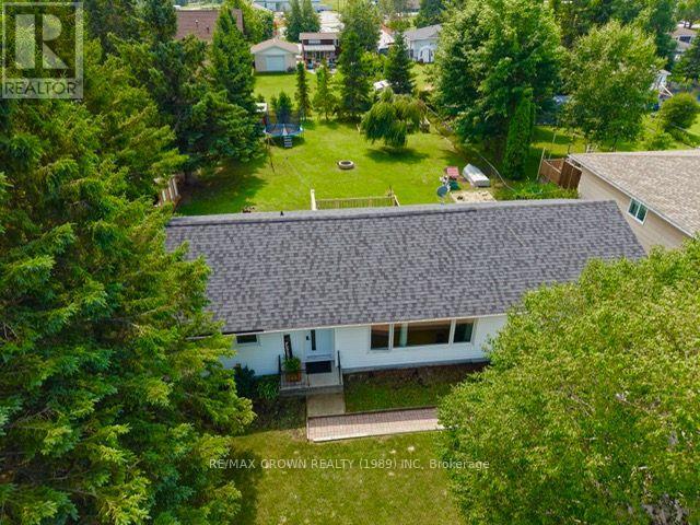 1305 ALEXANDRA STREET - 3