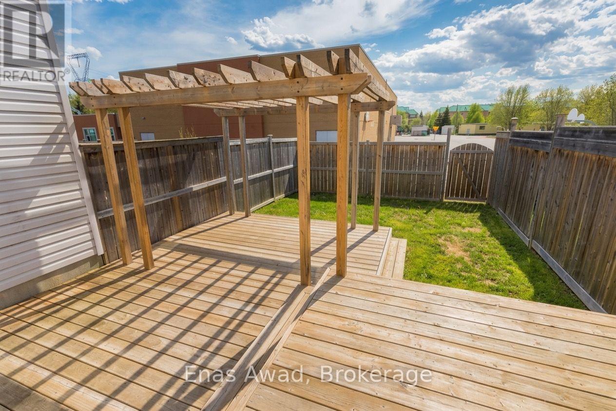 3 Bed, 4 Bath House for Rent in Ottawa – 122 TALLTREE CRESCENT, Ottawa – MLS# X13607440 - Image 25