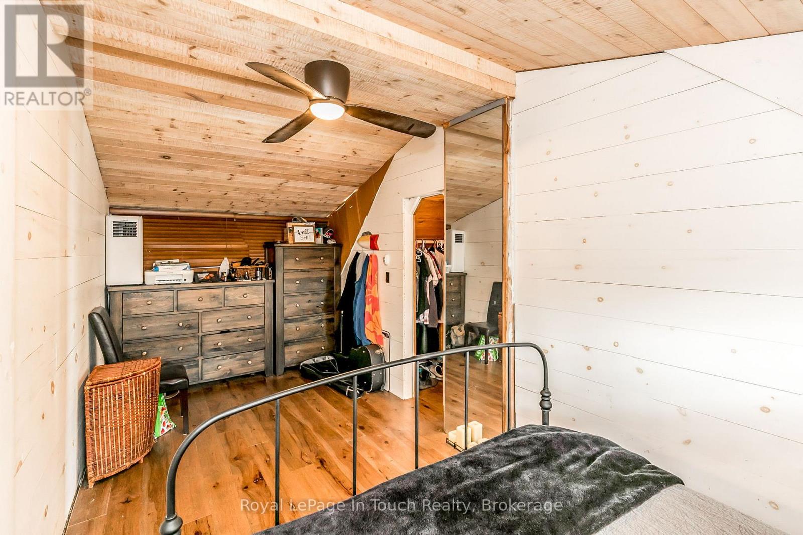 8 B686 DERBYSHIRE - 25