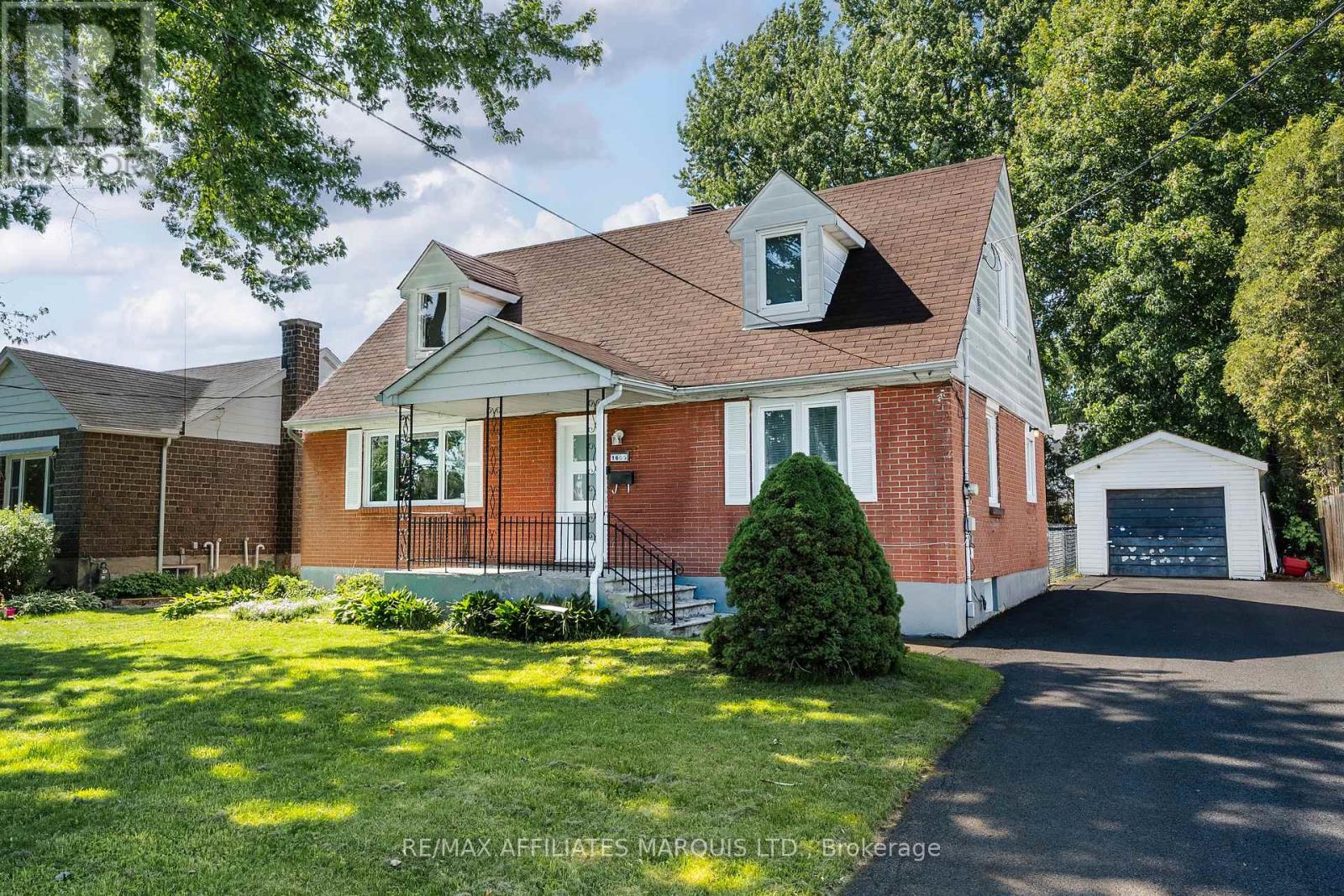 1605 QUEEN STREET - 1