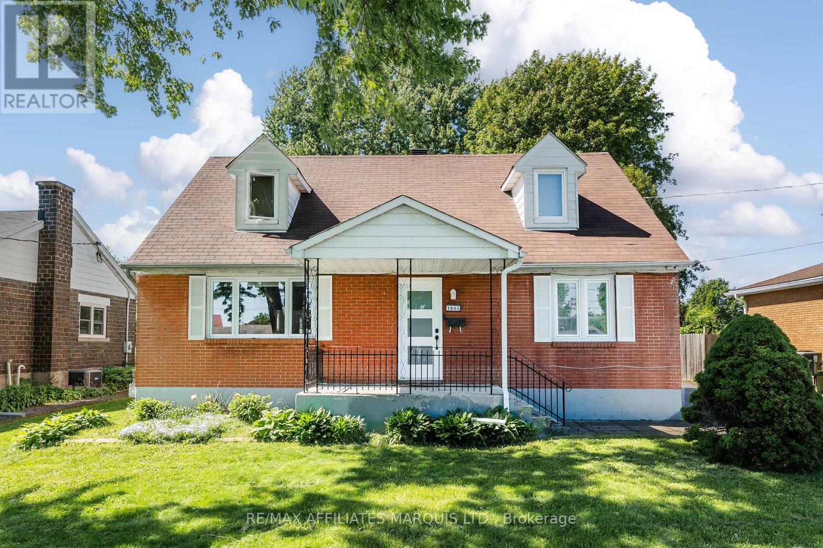 1605 QUEEN STREET - 2