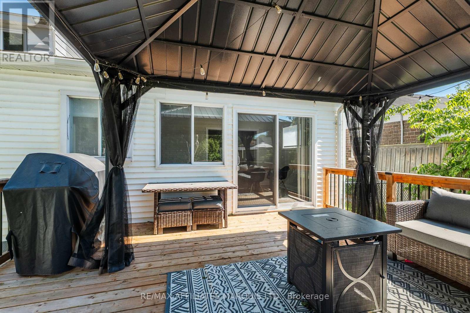1605 QUEEN STREET - 46