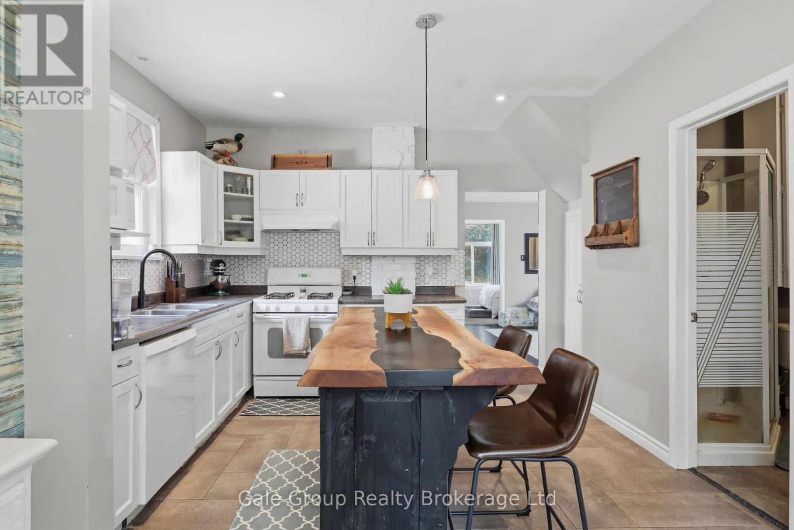 32 WEST AVENUE - 15