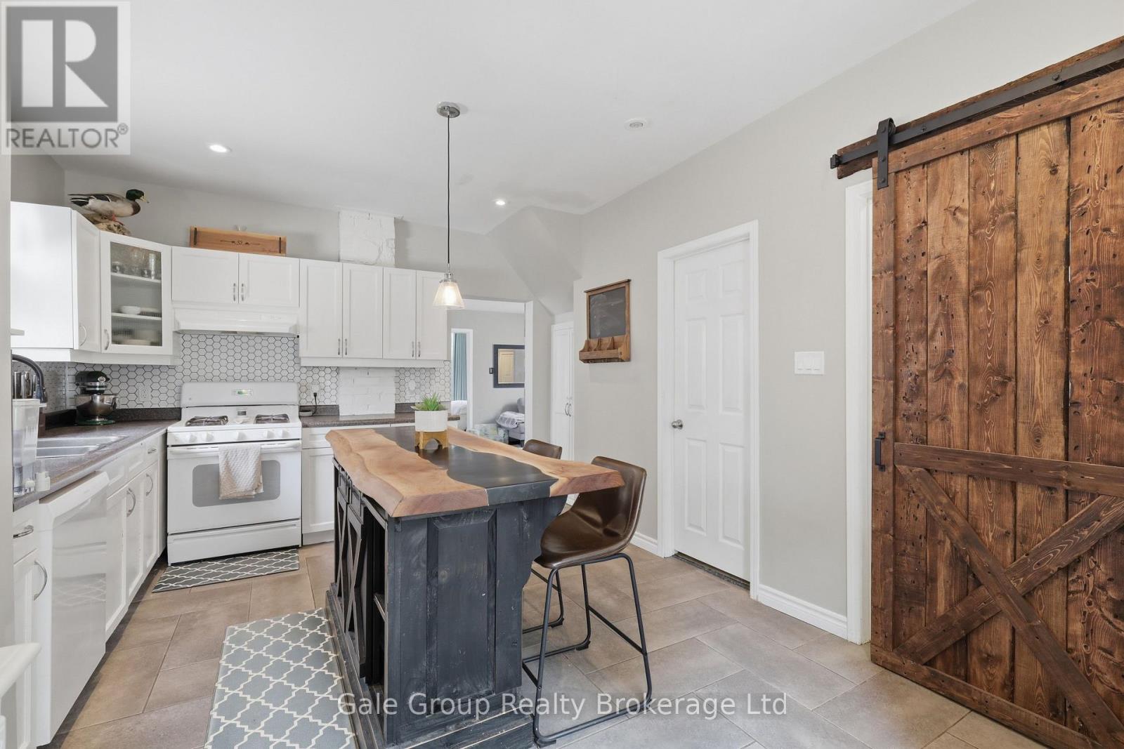 32 WEST AVENUE - 19