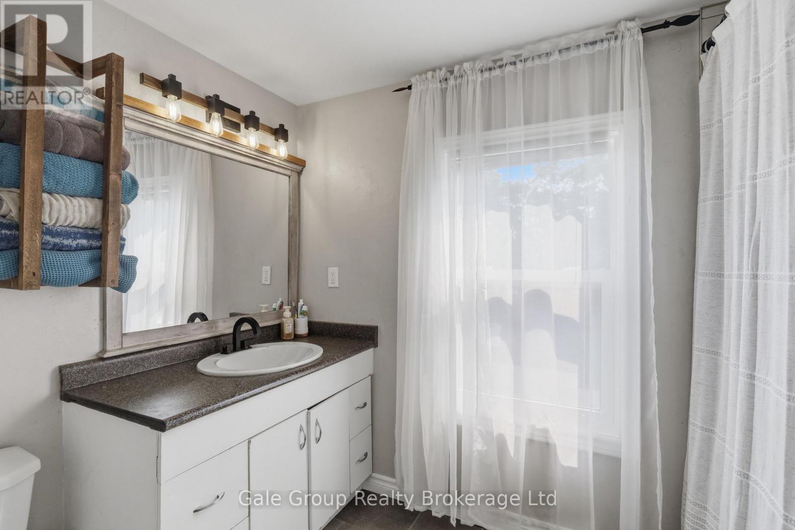 32 WEST AVENUE - 25