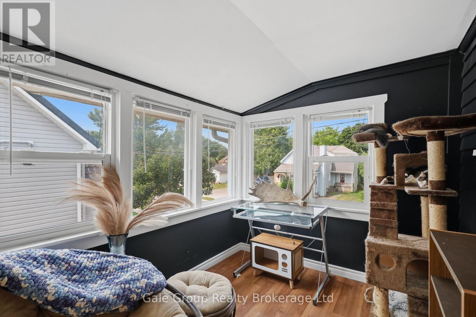 32 WEST AVENUE - 31