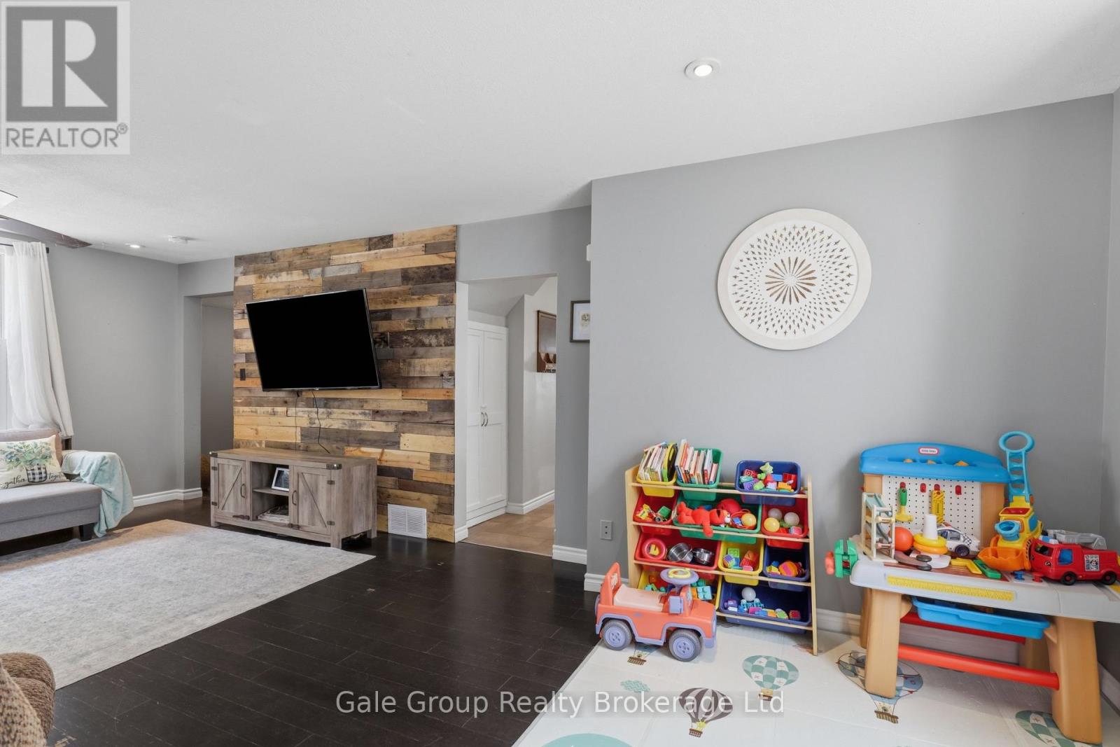 32 WEST AVENUE - 9